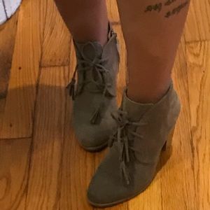 🛑 SOLD 🛑 Women’s Suede Ankle Booties